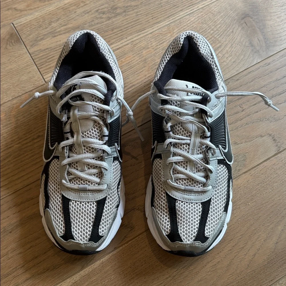 Nike Zoom Vomero 5 - Men’s size 8 - Picture 3 of 5